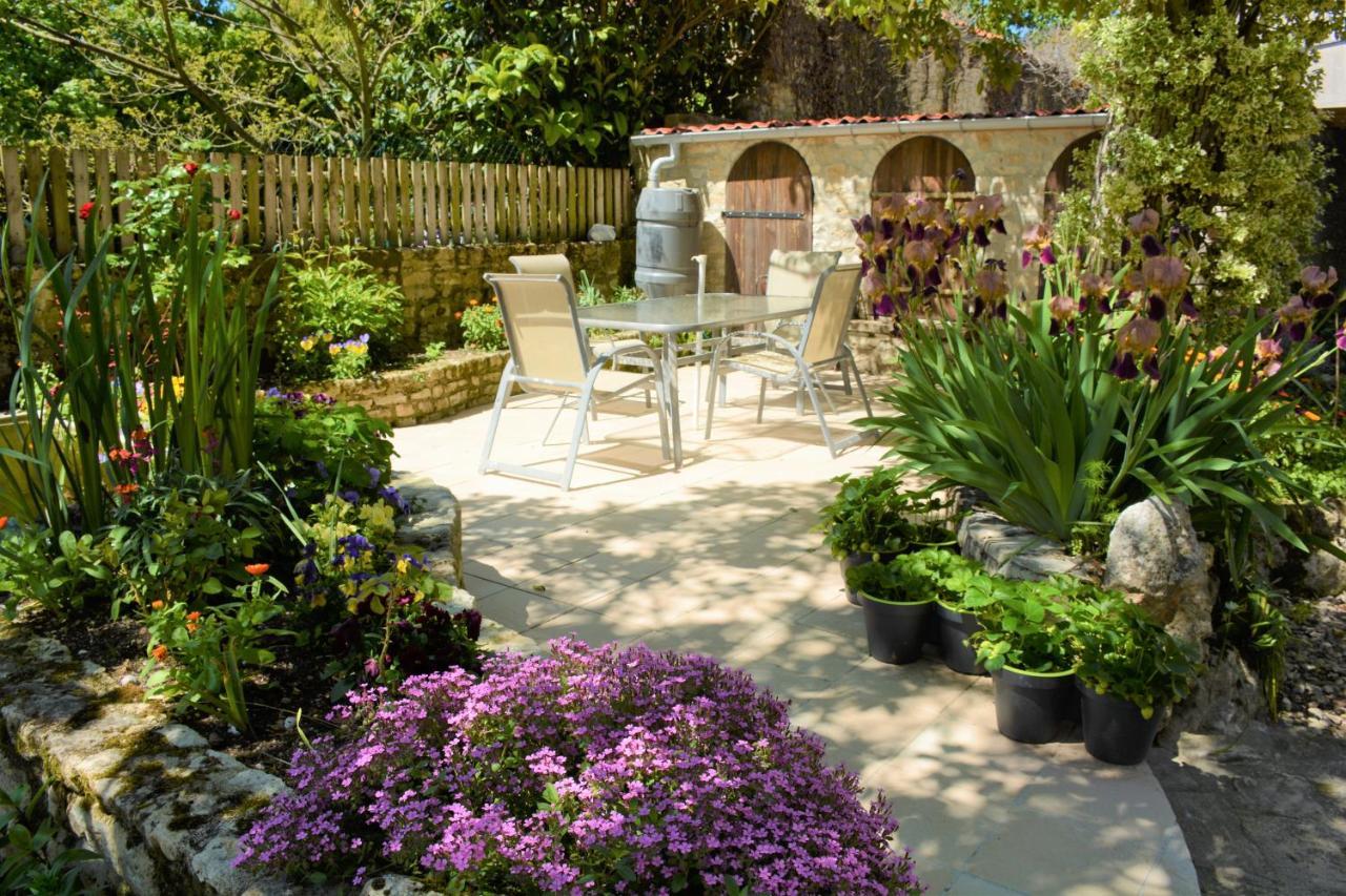 Les Noyers Aulnay Bed & Breakfast Aulnay  Екстериор снимка