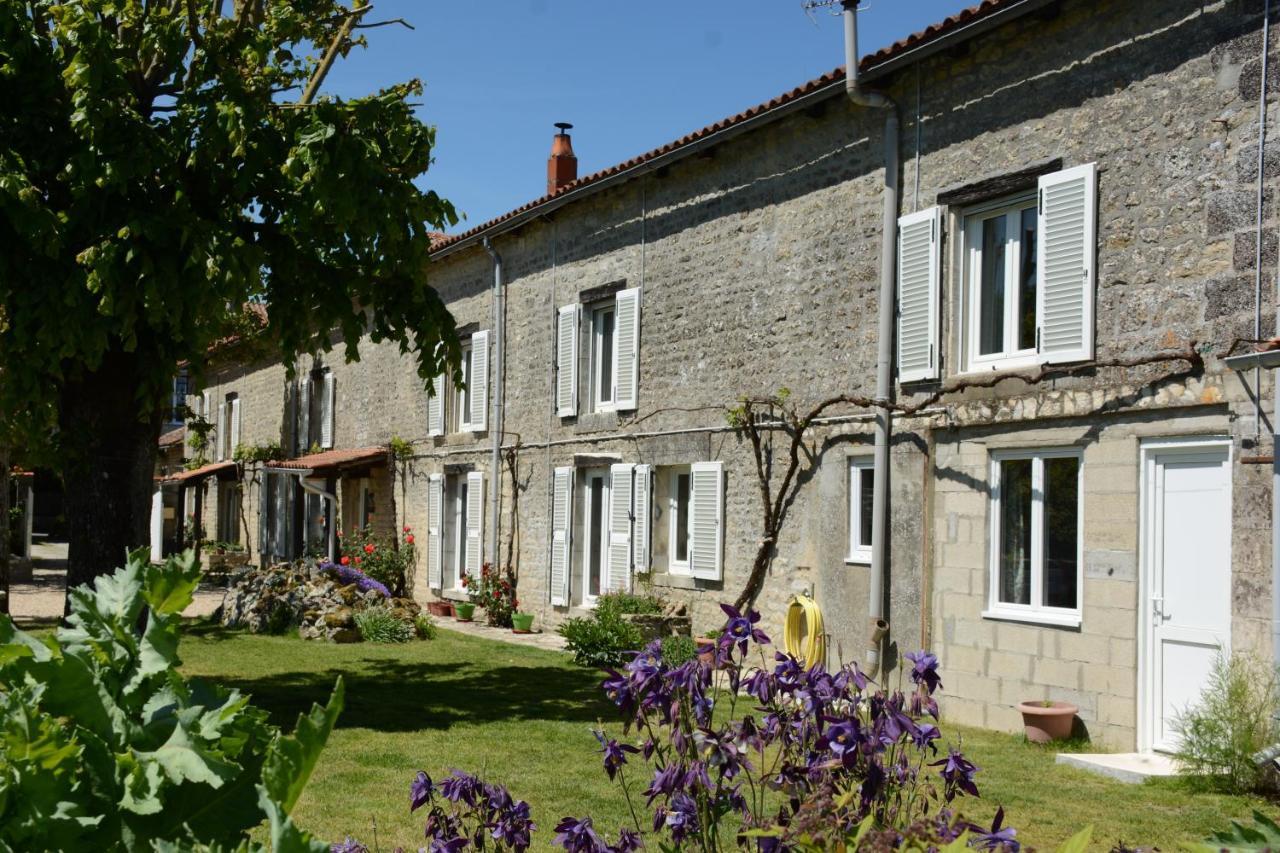 Les Noyers Aulnay Bed & Breakfast Aulnay  Екстериор снимка