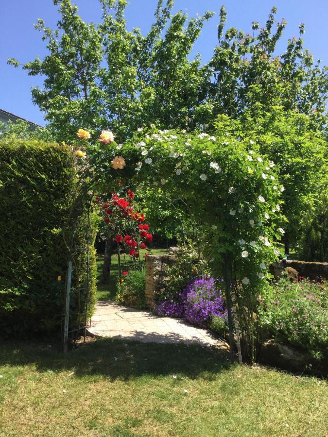 Les Noyers Aulnay Bed & Breakfast Aulnay  Екстериор снимка